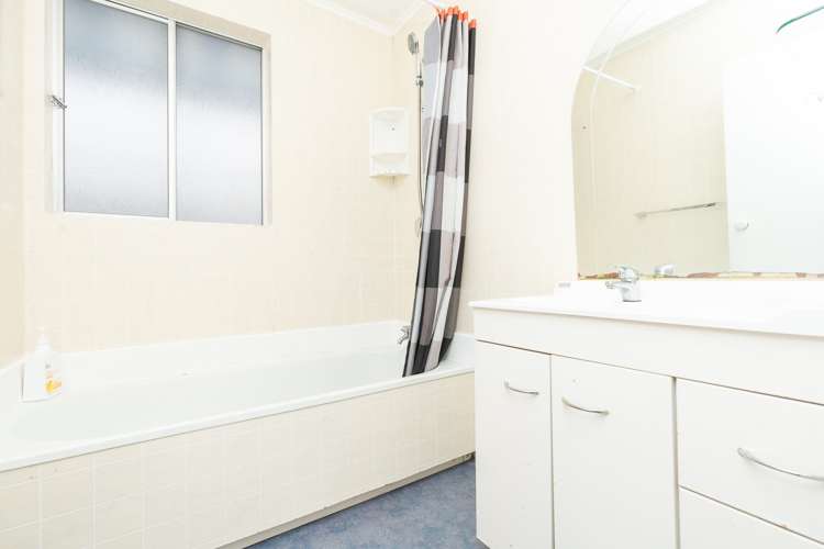 76 Saxbys Road Deanwell_15