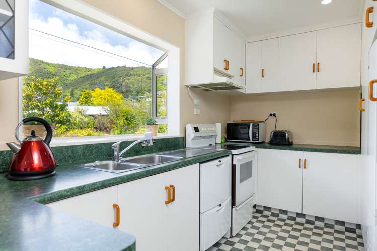 88 Moana View Road Waikawa_17