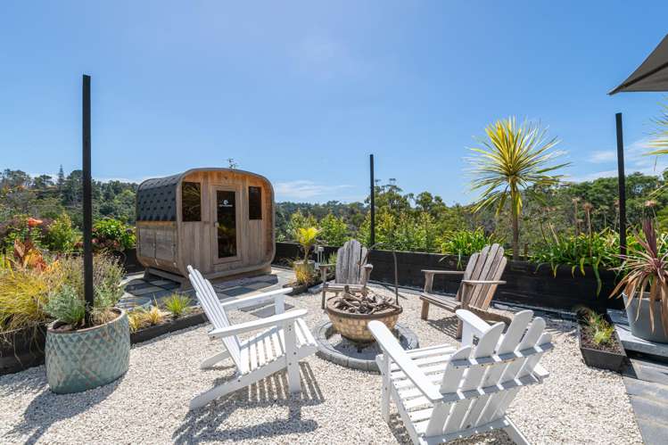 8 Roberts Road Matakatia_27