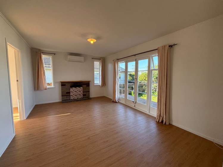 72 Roberts Road Te Atatu South_5