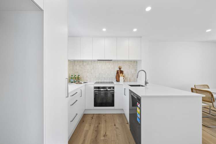 1-2/16 Bass Street Woolston_4