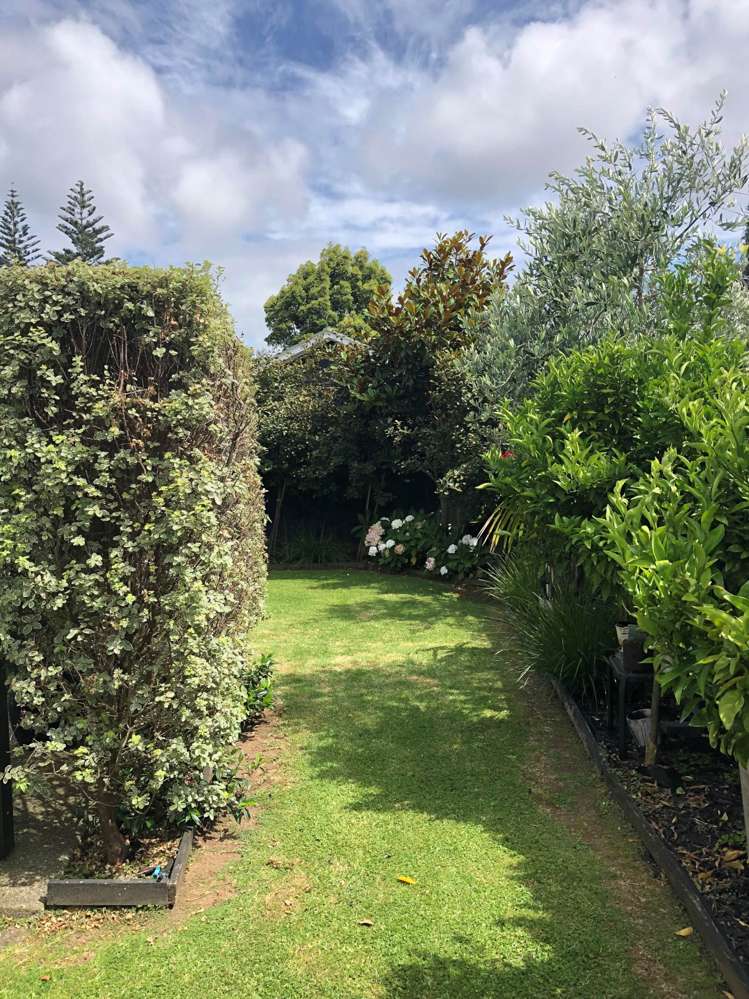 15 Asics Drive Favona_13