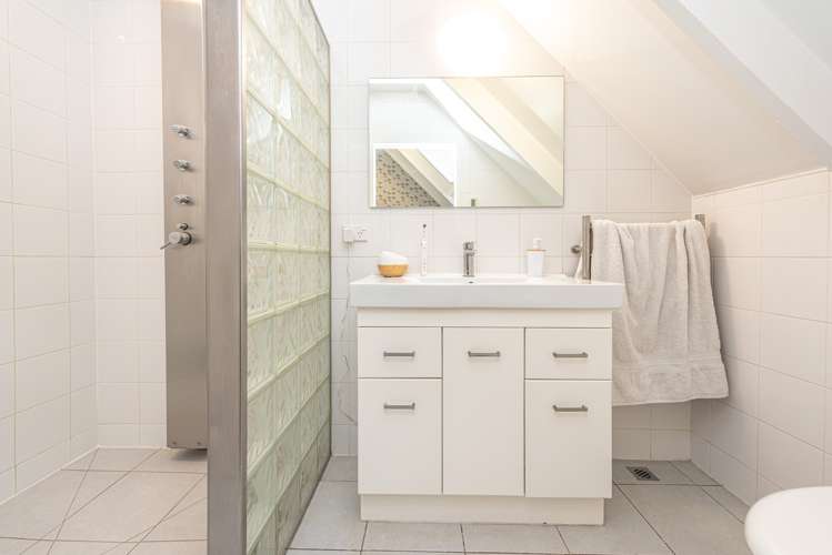 10 D'Arcy Road Bastia Hill_13