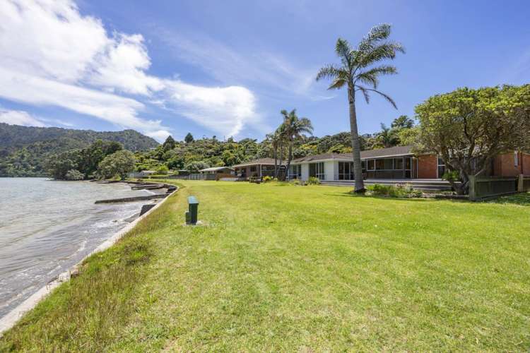 13 Foster Avenue Huia_19