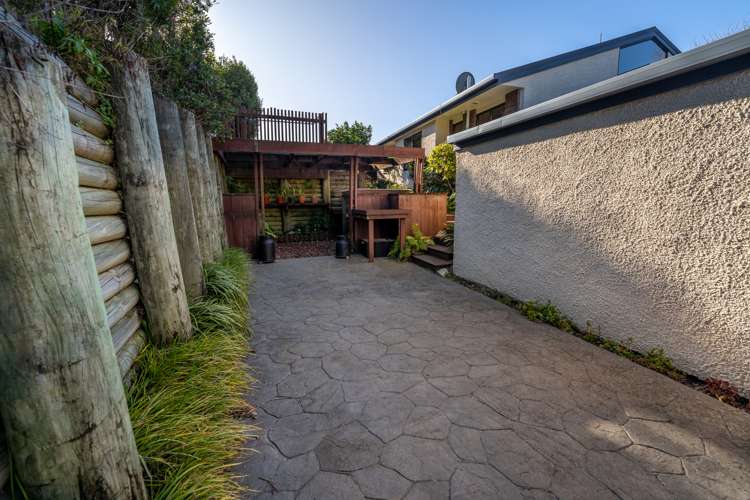 2 Durville Rise Richmond_24