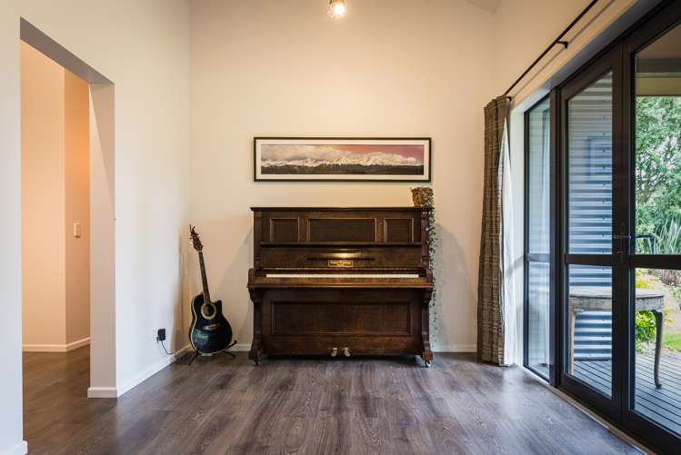 5693 West Coast Road Springfield_14