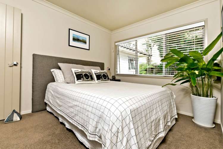 16 Shelter Drive Greenhithe_12