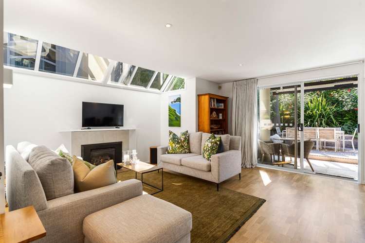 6A Sarsfield Street 1685_1