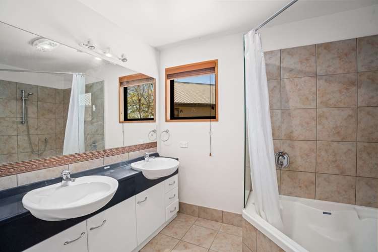 36 Ruru Lane Wanaka_16