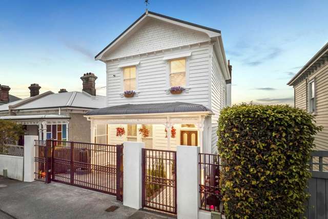 Elegance, Privacy and Stunning Views!