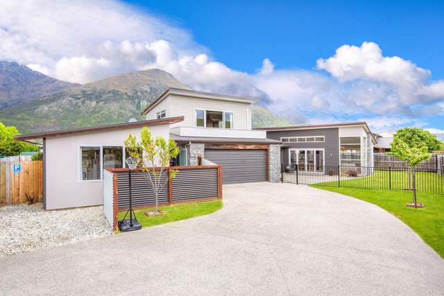 Charming 4BR Home in Scenic Queenstown