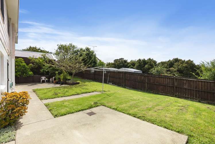 8 Coubray Place Botany Downs_16