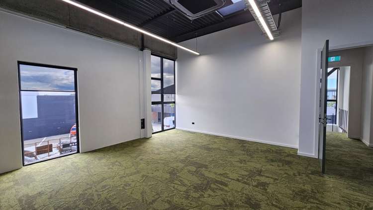 Room 8, 209 Queen Street East Hastings_1