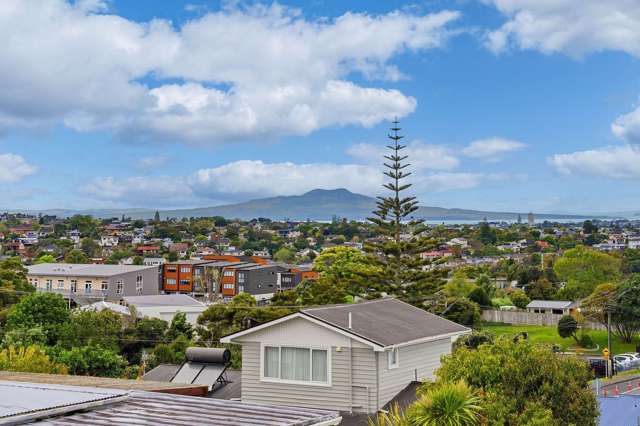 2/75A Target Road Totara Vale_2