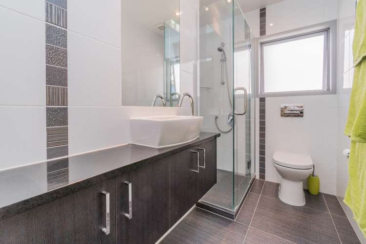 16 Kiwi Esplanade Mangere Bridge_14