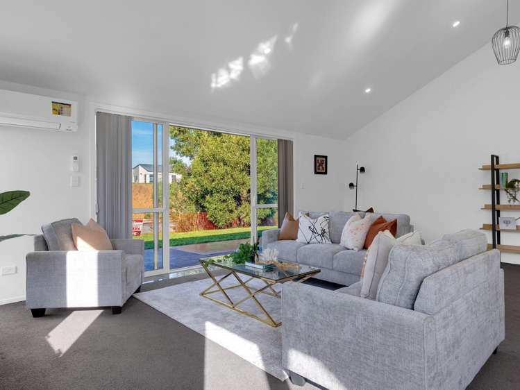 26 Blackwood Crescent Glenview_11