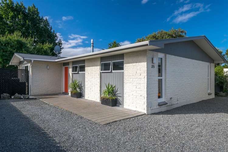 25 Newbourne Crescent Redwoodtown_23