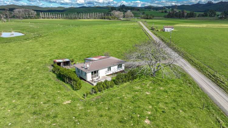 8 Heaven Road Waitakaruru_11