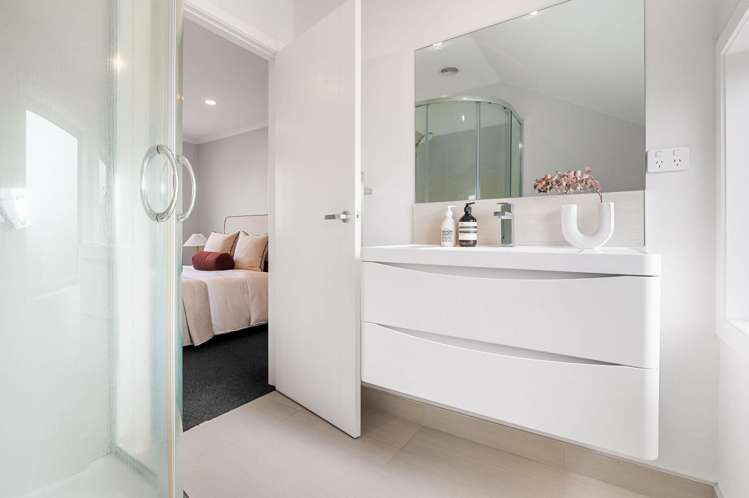 34A Houchens Road Glenview_9