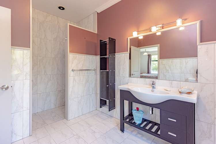 25 Lithgow Drive Otamatea_14