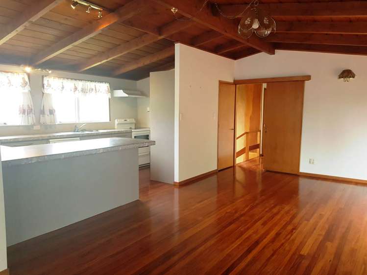 65 Tiroroa Avenue Te Atatu South_3