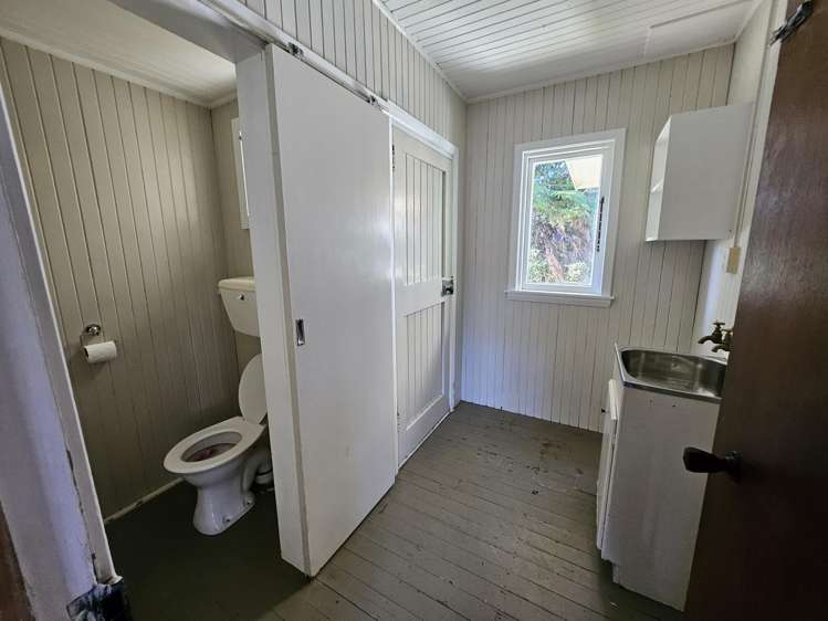 433 Main Road Kaiata_10