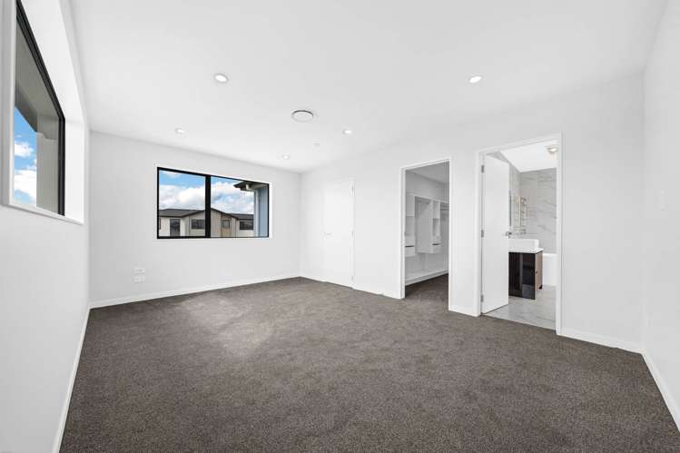 2 Whata Street Clarks Beach_32