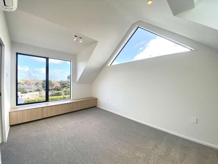 12B Tenterden Ave 1728_18