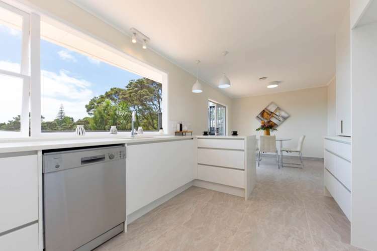 39 Woodfern Crescent Titirangi_5