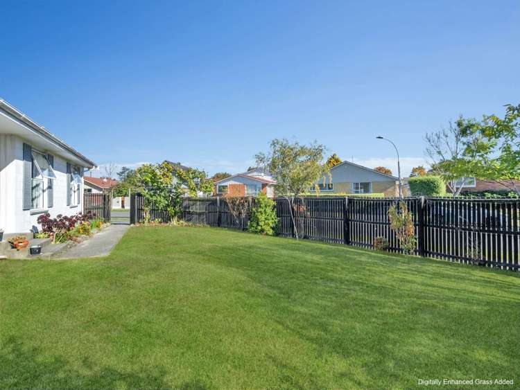12 Delaware Crescent Russley_23