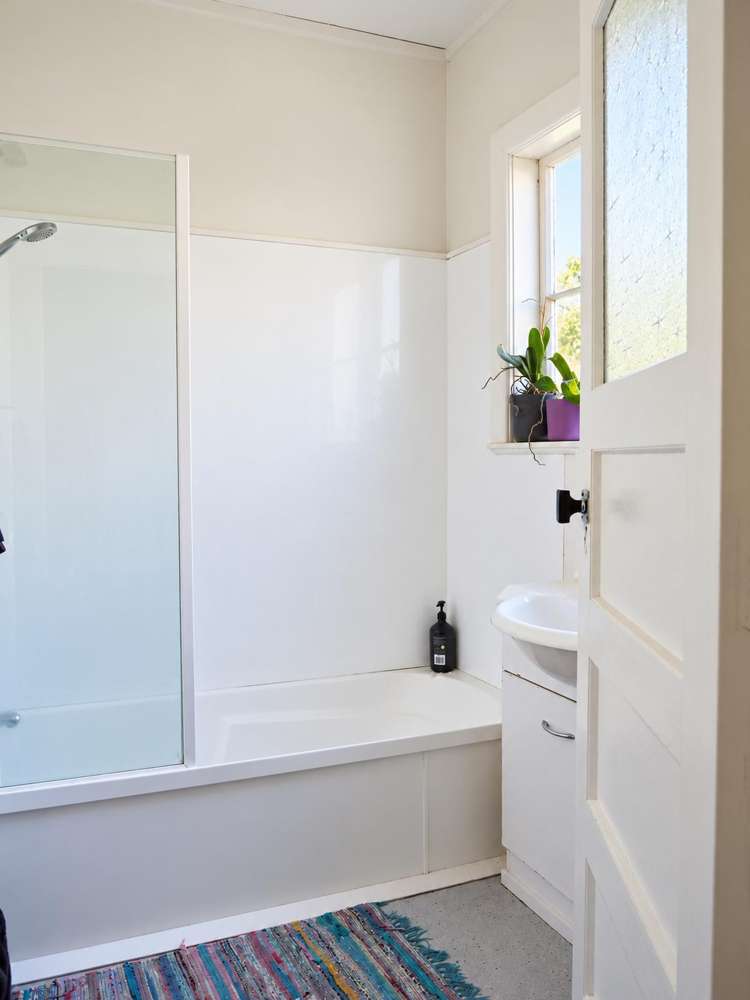91 McCullough Mount Roskill_9