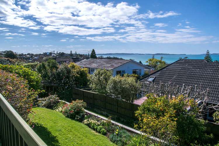 15 Paisley Street Mellons Bay_16