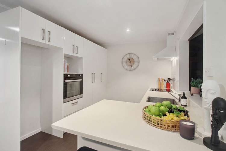 2/51 Greenvalley Rise Glenfield_6