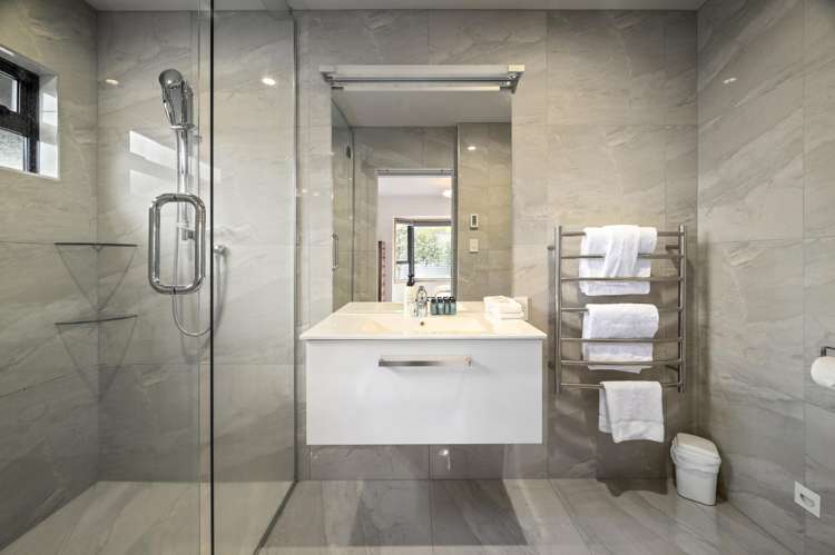 1/11 Krissell Place Acacia Bay_12