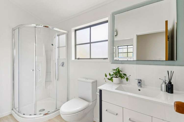 28 Longfellow Parade Glen Eden_19