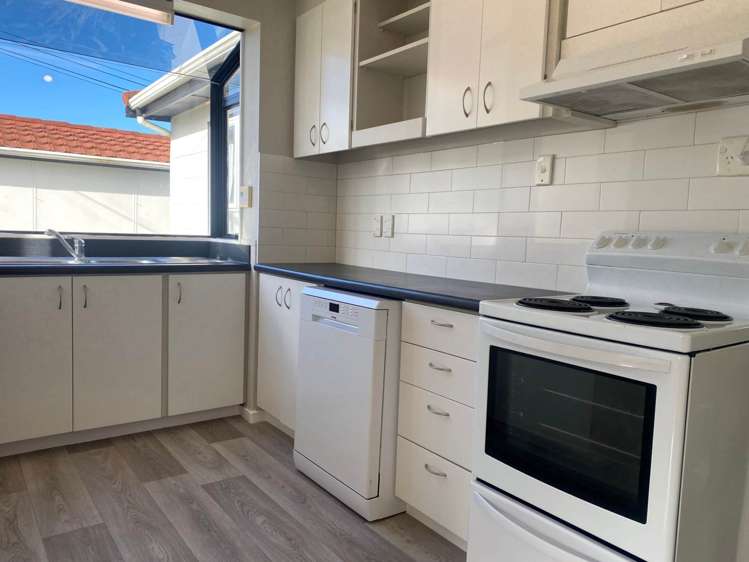 51 Roberts Road Matakatia_4