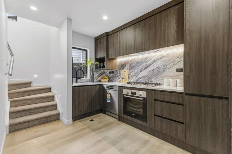 3/8 Buller Crescent Manurewa_5