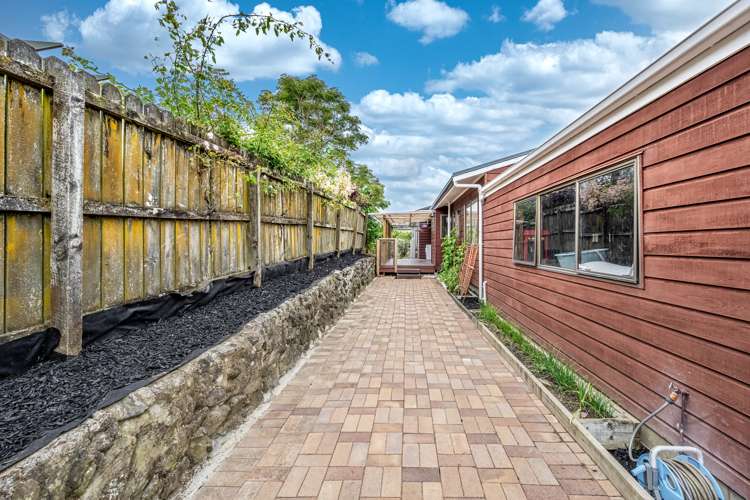 12 Channing Crescent Botany Downs_23