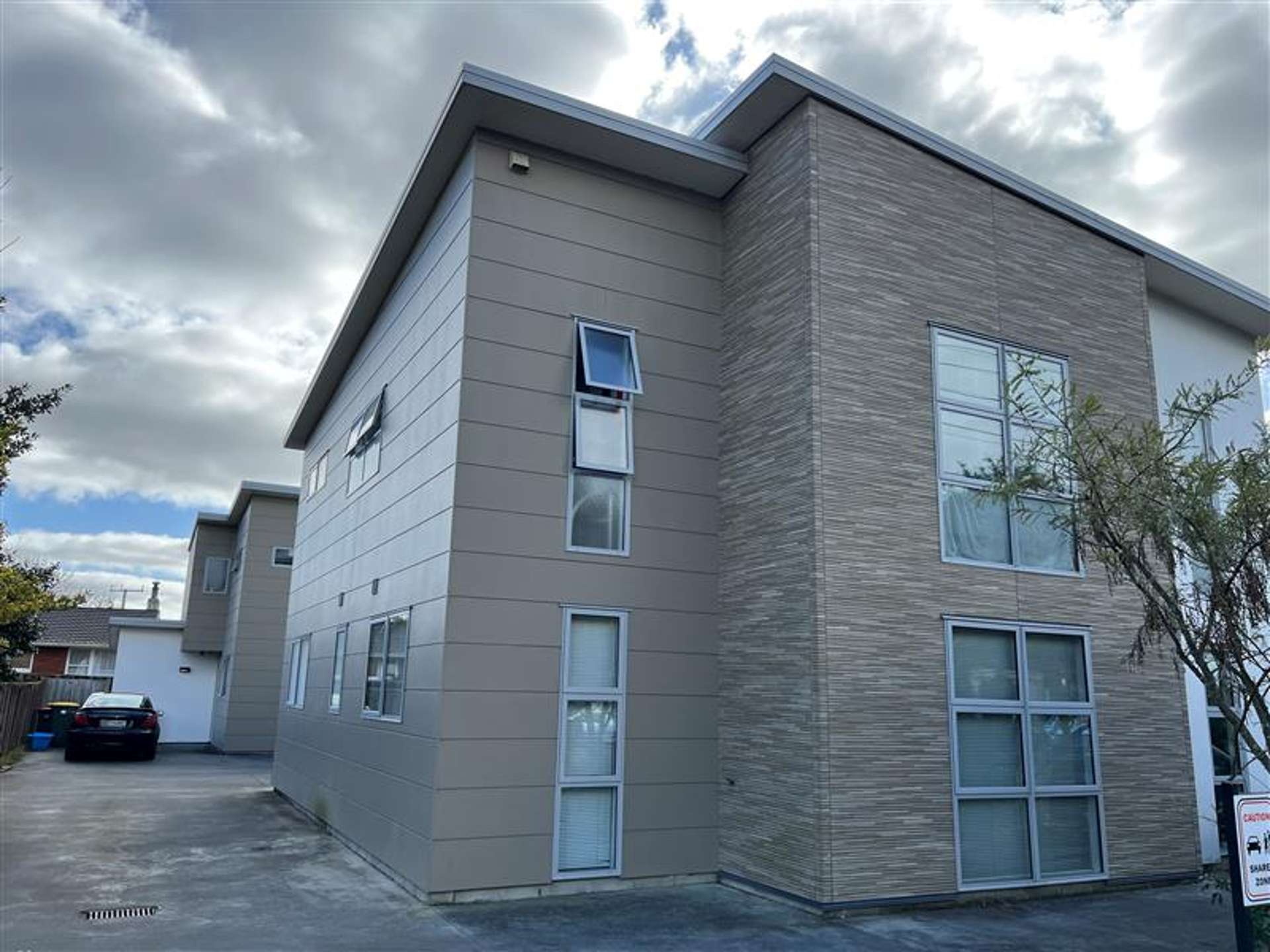 4D/167 Knighton Road Hillcrest_0
