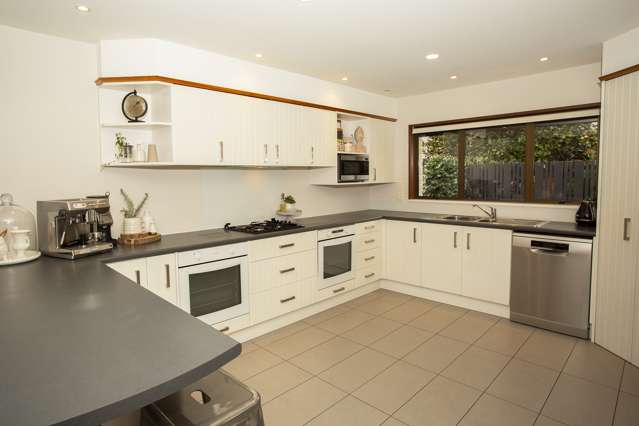 97 Racecourse Road Allenton_1