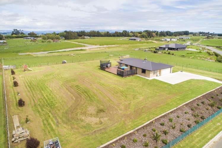 64 View Road Halcombe_23
