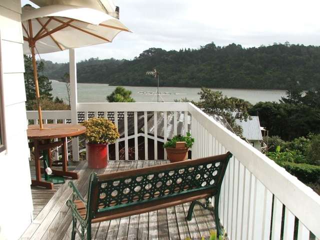 Charming 2-Bedroom Flat in Bayview