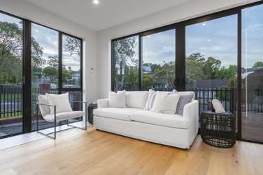 1 & 2/101 Oaktree Avenue_1