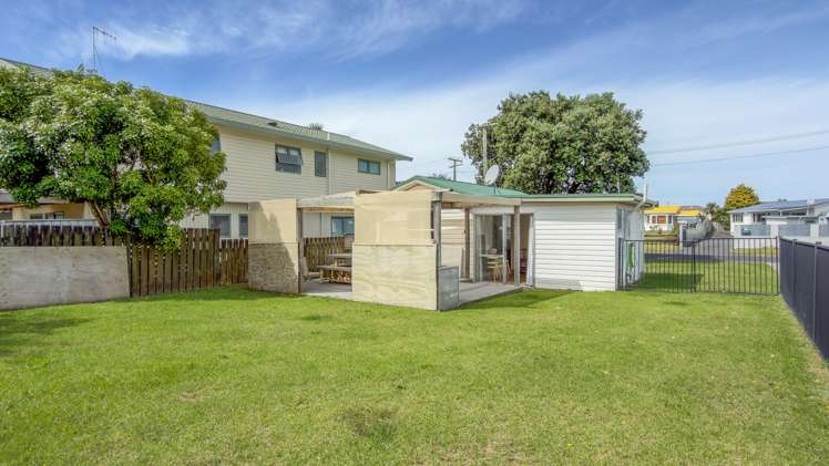 211a The Square Whangamatā_7