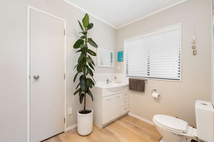 8 Roore Street Foxton Beach_21