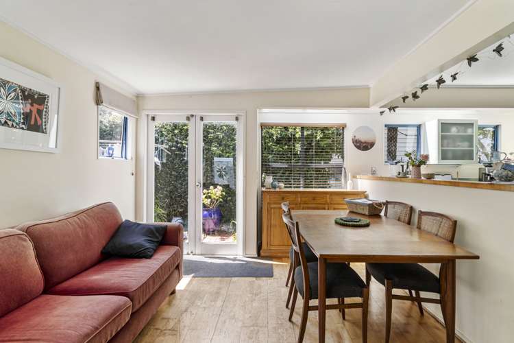 2/34 Seabreeze Road Narrow Neck_11