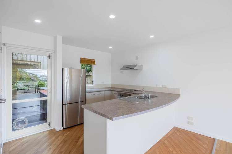 2/48a Exmouth Road Northcote_10