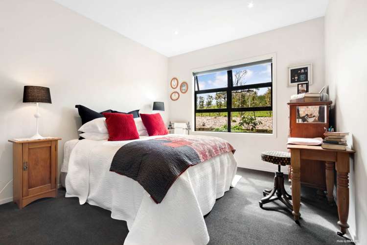 4 Lawrence Carter Drive Bombay_23