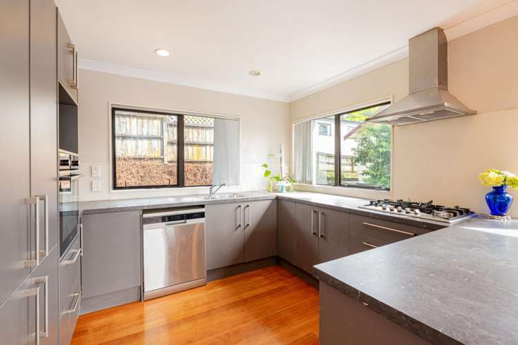 2/19 Lagoon Drive Panmure_11