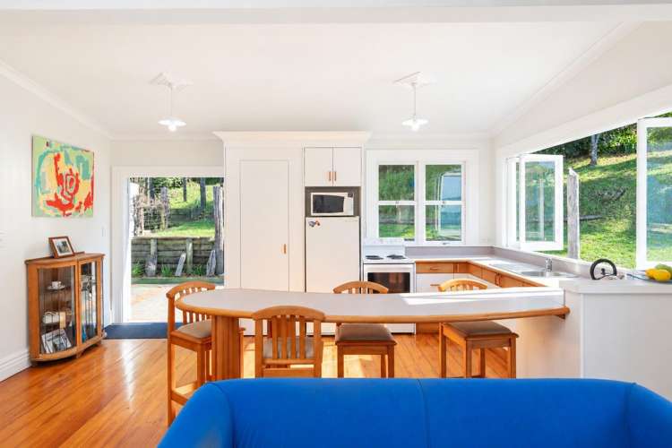165 Beach Road Tokomaru Bay_8